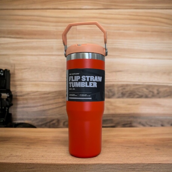 New Stanley the Icedlow Flip Straw 30 oz Tumbler - Picture 1 of 6